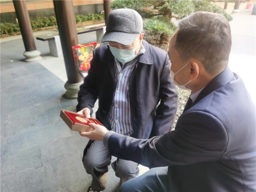 【关怀慰问】新年送祝福  致敬老战士——亿万国际集团领导上门慰问老干部