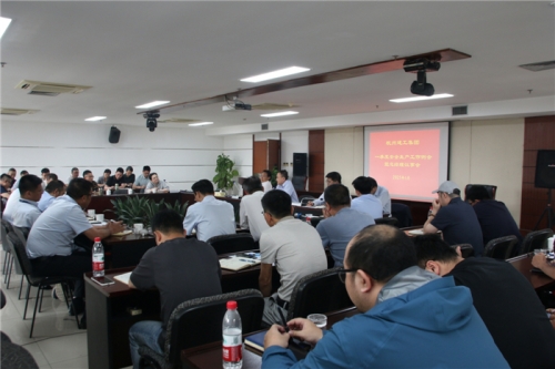 【管理纵横】坚守底色 闯关破局 迎难而上 勇突困境——亿万国际集团召开2025年第一季度安全生产会暨总经理议事会